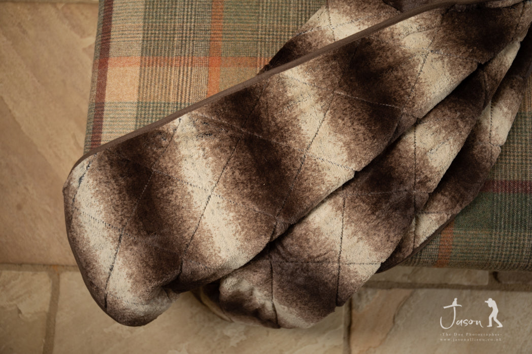 Collared Creatures - Luxury Faux-Fur Brown Dog Blanket - Sofa Throw