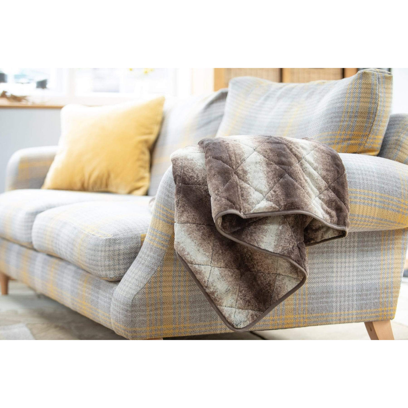 Collared Creatures Luxury FauxFur Brown Dog Blanket Sofa Throw